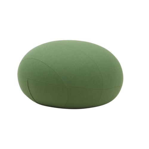 Cut puf i grøn er en enkel og unik puf i en rund form, designet af Busk+Hertzog