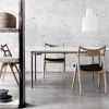 CH 29 savbukstol sammen med CH 335 bord - begge Hans Wegner design