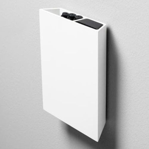 Air Pocket. Vægmonteret opbevaring til tavlevisker og penne. Fås i hvid eller sort aluminium