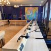 Akupro smitteskærme i byrådssal i Køge - næsten usynligt